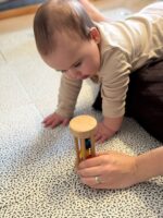 Rani razvoj od 0-12 mjeseci: razumijevanje pokreta, osjetila i pravilnog postupanja s bebom - Slika 2